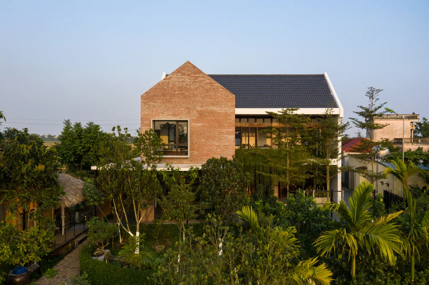 Thái Bình House: Ngôi nhà vùng quê mang hơi hướng truyền thống Bắc Bộ pha lẫn nét hiện đại ấn tượng- Ảnh 1