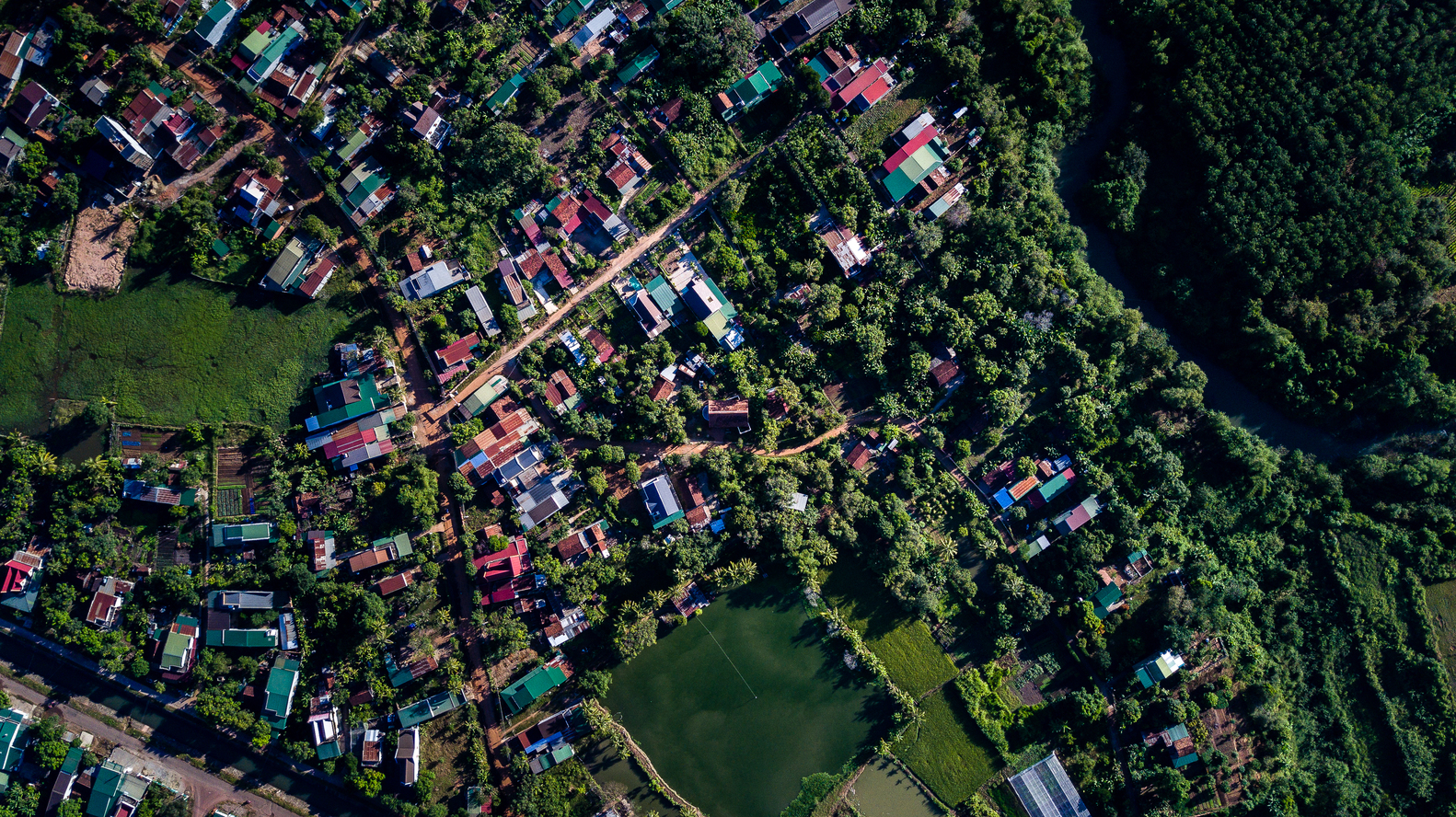 YT House tọa lạc tại một ngôi làng nhỏ trên vùng đồng bằng tương đối bằng phẳng ở phía Tây Bắc tỉnh Đắk Lắk. 