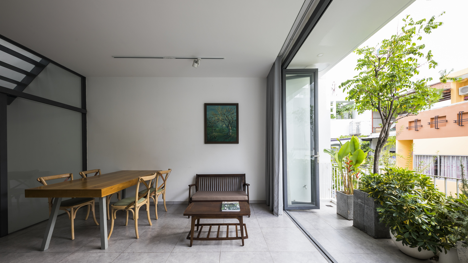 SR-1 House, nhà ống 37m² nổi bần bật với hàng chục châu cây cảnh phủ xanh mặt tiền ở Sài Gòn - Ảnh 6