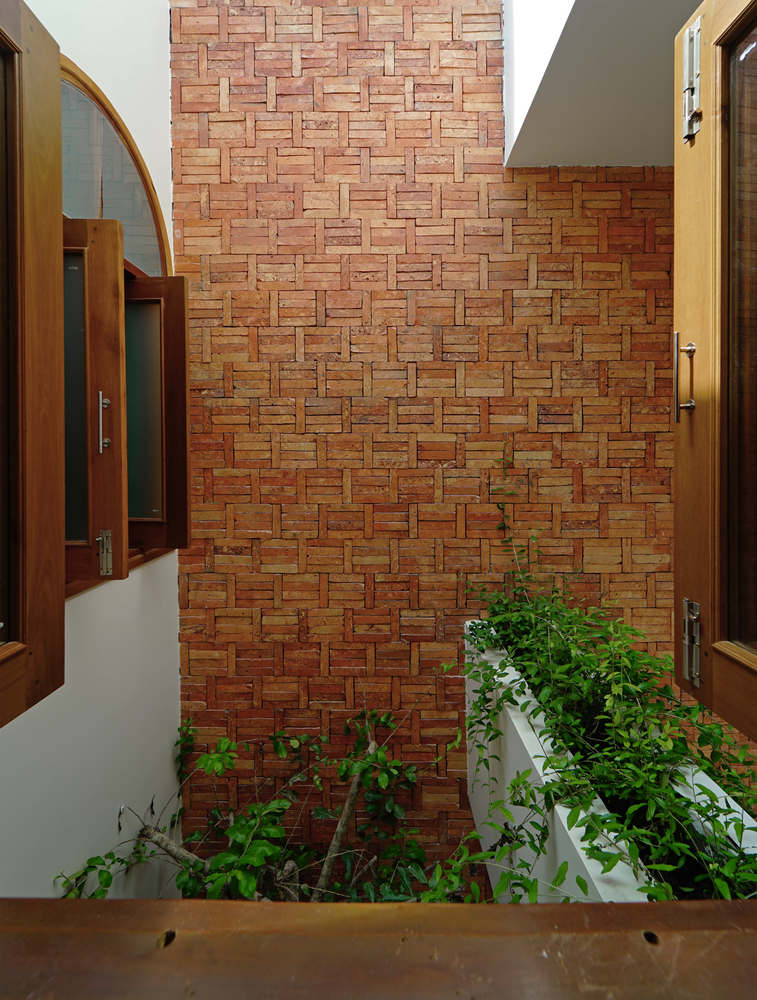 A-House, ngôi nhà phố Quảng Ngãi dùng chính gạch mộc để tạo điểm nhấn cá nhân ấn tượng - Ảnh 16