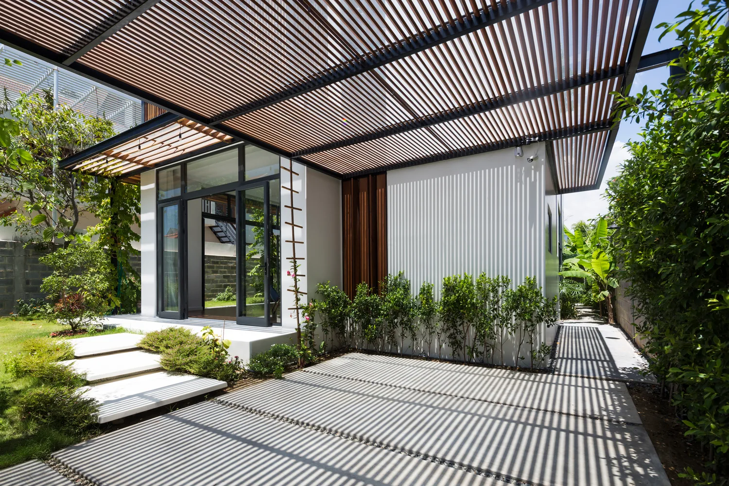 Nha Trang House, ngôi nhà toát lên vẻ đẹp nhẹ nhàng thư thái giữa thành phố biển đầy nắng gió - Ảnh 17