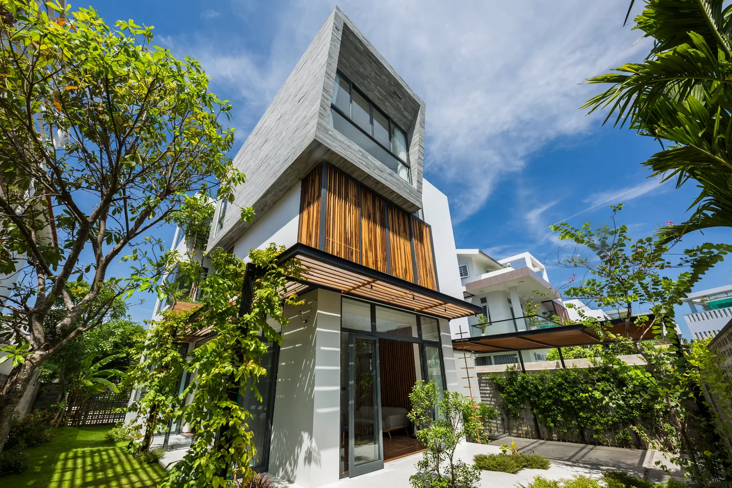 Nha Trang House, ngôi nhà toát lên vẻ đẹp nhẹ nhàng thư thái giữa thành phố biển đầy nắng gió - Ảnh 19