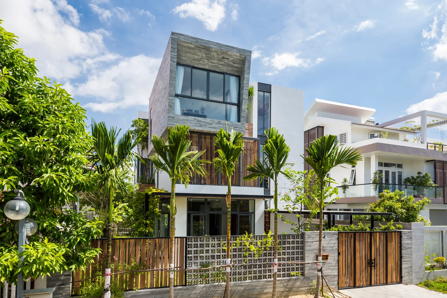 Nha Trang House, ngôi nhà toát lên vẻ đẹp nhẹ nhàng thư thái giữa thành phố biển đầy nắng gió - Ảnh 2