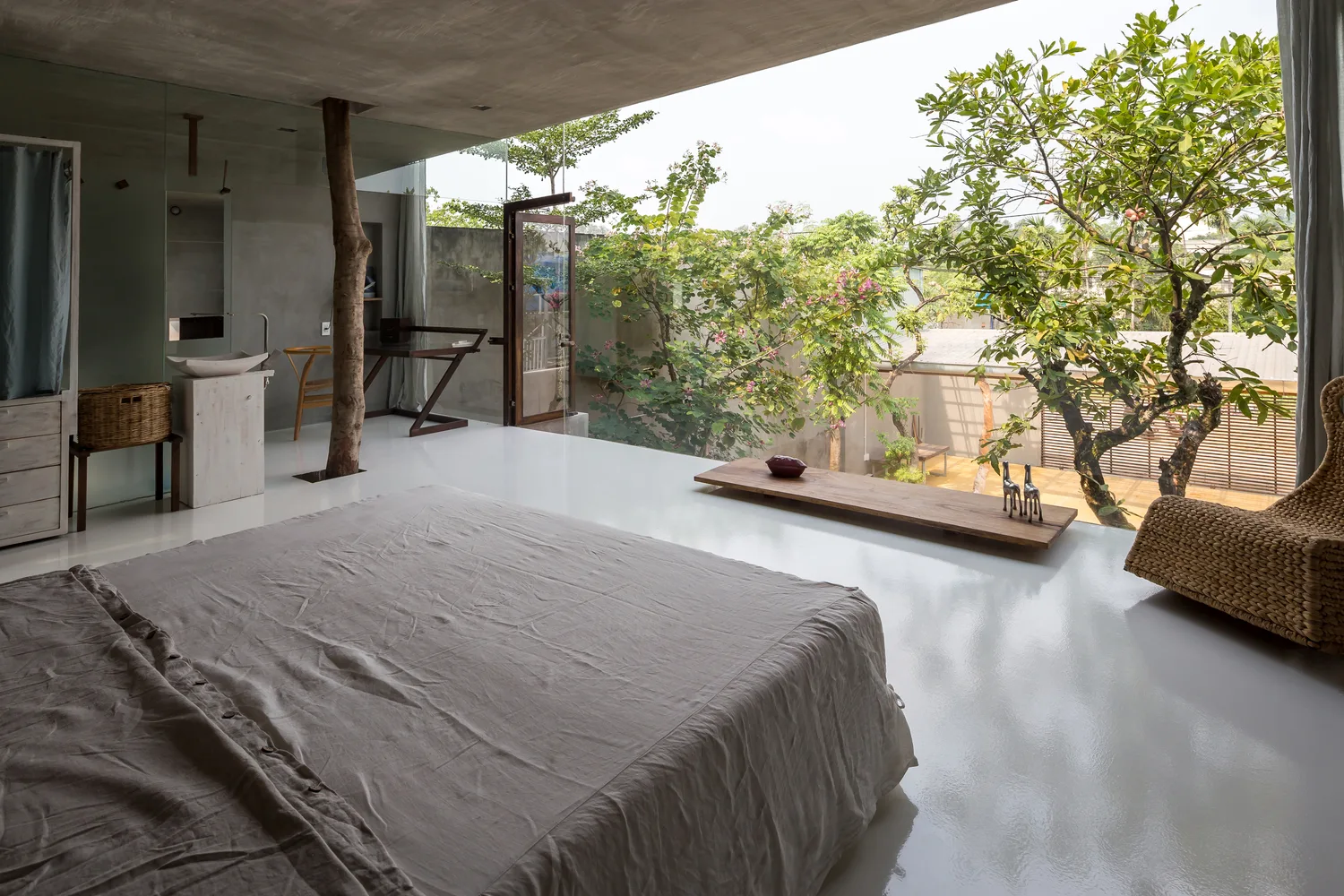 Dạ House, ngôi nhà ở Bình Dương với hồ nước trong xanh, xóa nhòa khoảng cách giữa con người và thiên - Ảnh 17
