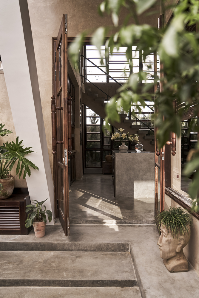 Người con xứ Huế xây ngôi nhà hoài cổ, an yên với mái ngói bằng đất sét đậm chất làng quê dành tặng  - Ảnh 3