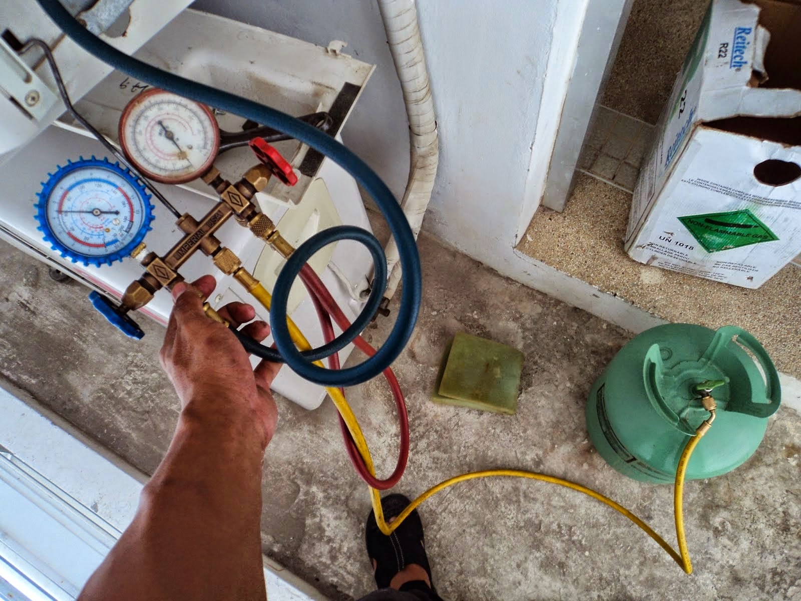 Điều hòa vẫn hoạt động nhưng không mát, có cần phải thay gas không? - Ảnh 4