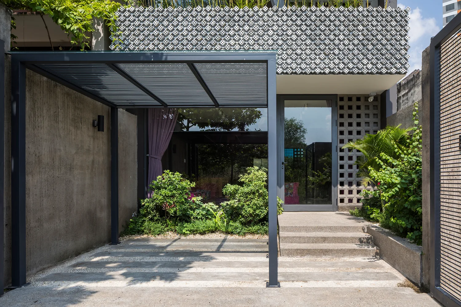 Pattern House, nhà ống Sài Gòn nổi bật với mặt tiền ốp gạch khéo léo cùng cây cối mướt xanh - Ảnh 5