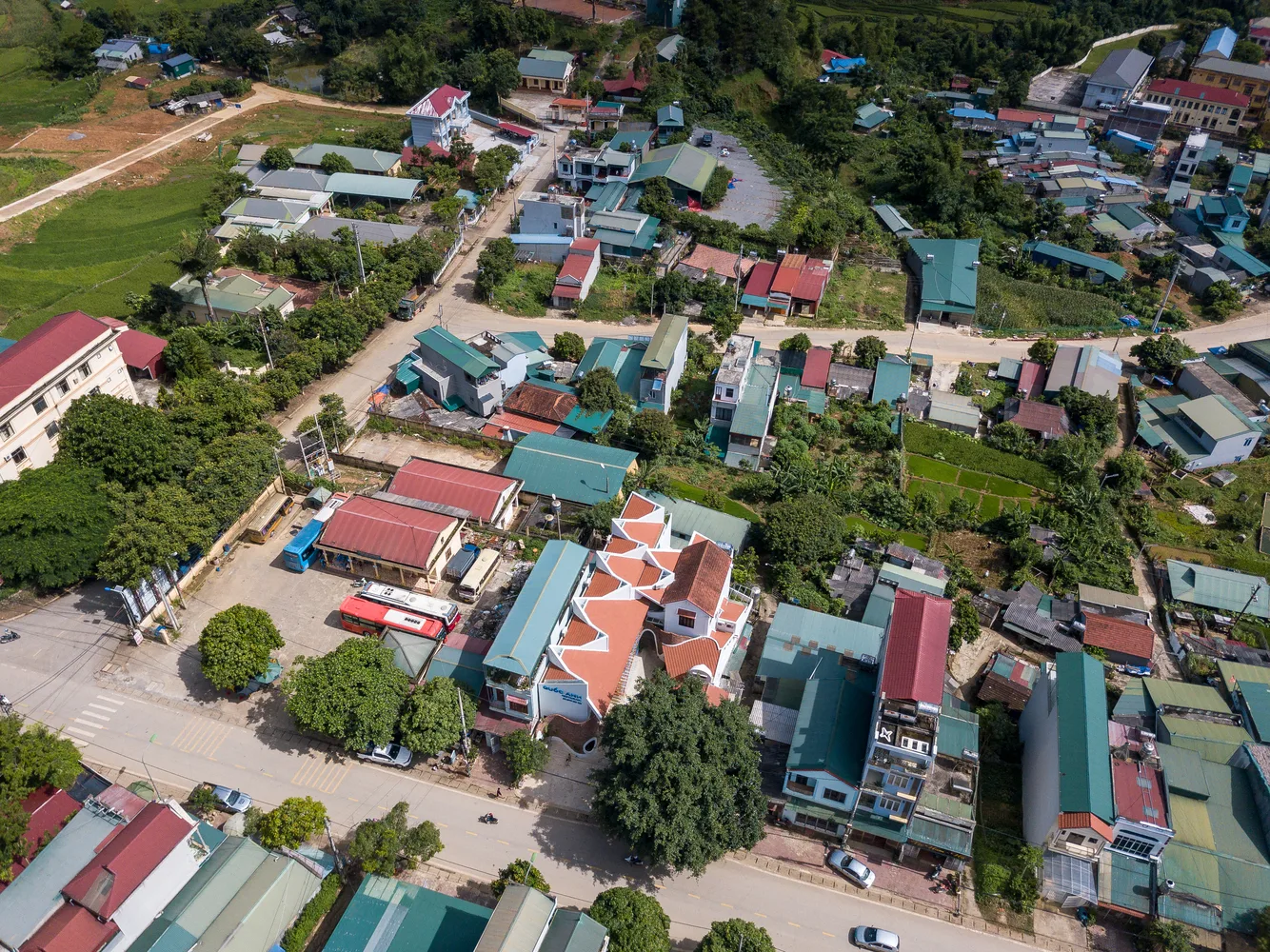 Ngôi nhà Sơn La được cải tạo bằng cách tận dụng vật liệu gạch cũ và mới cho cái nhìn ấn tượng - Ảnh 1