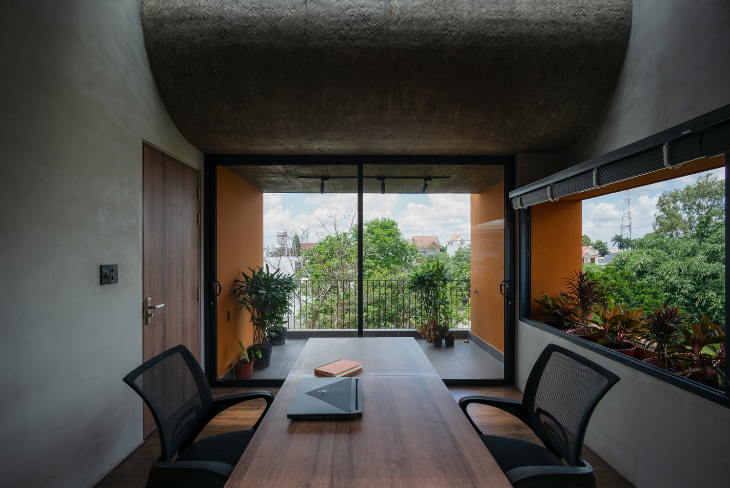 DI House, công trình nhà ở “tuy 2 mà 1” với mặt tiền sắc cam ấm áp tại Củ Chi, ngoại ô Sài Gòn - Ảnh 17