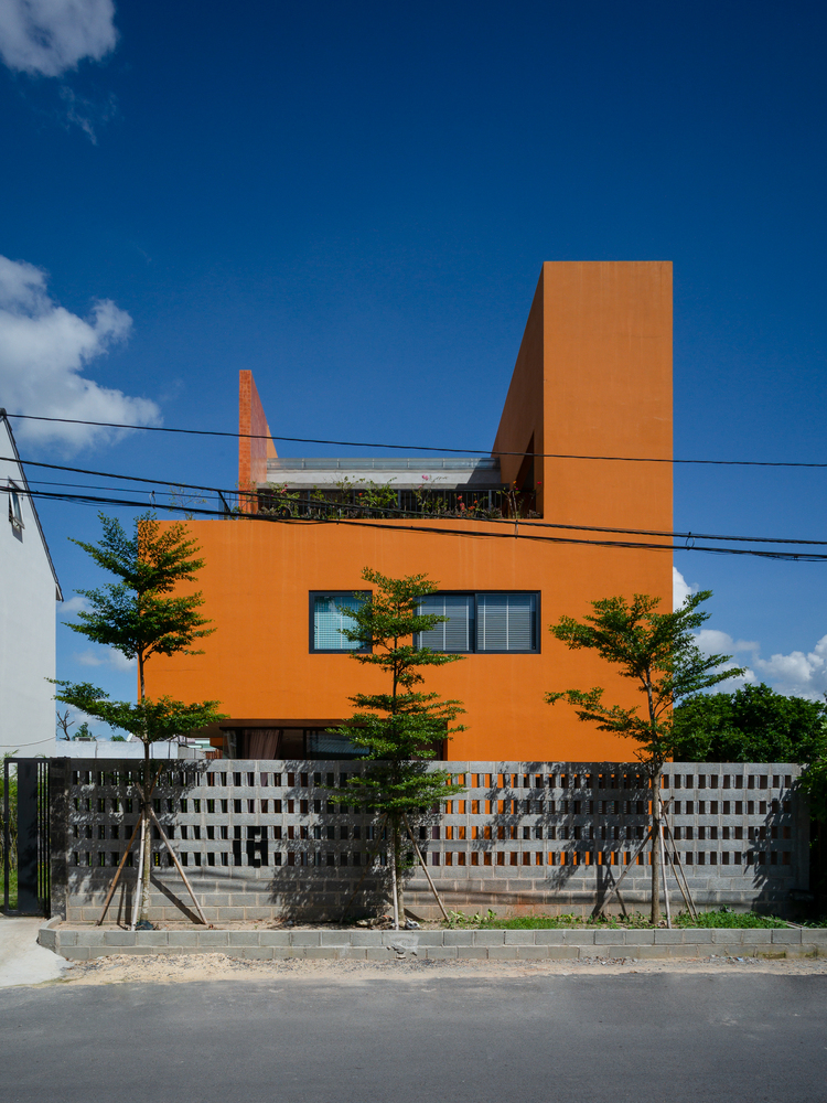 DI House, công trình nhà ở “tuy 2 mà 1” với mặt tiền sắc cam ấm áp tại Củ Chi, ngoại ô Sài Gòn - Ảnh 2