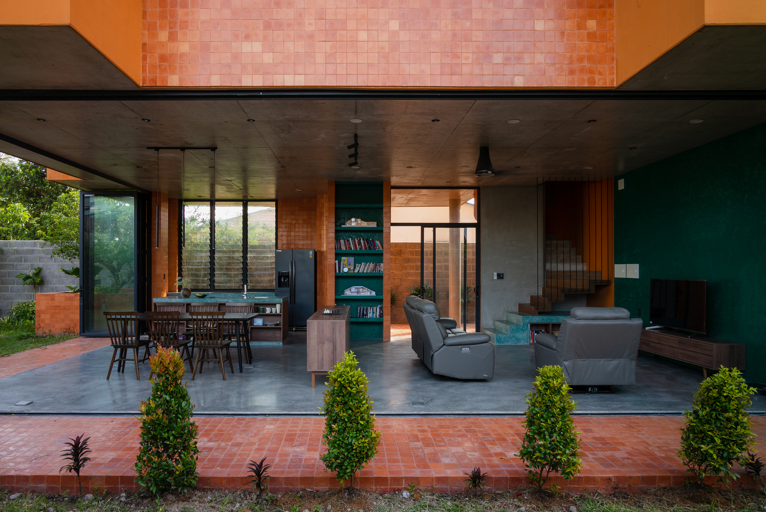 DI House, công trình nhà ở “tuy 2 mà 1” với mặt tiền sắc cam ấm áp tại Củ Chi, ngoại ô Sài Gòn - Ảnh 8