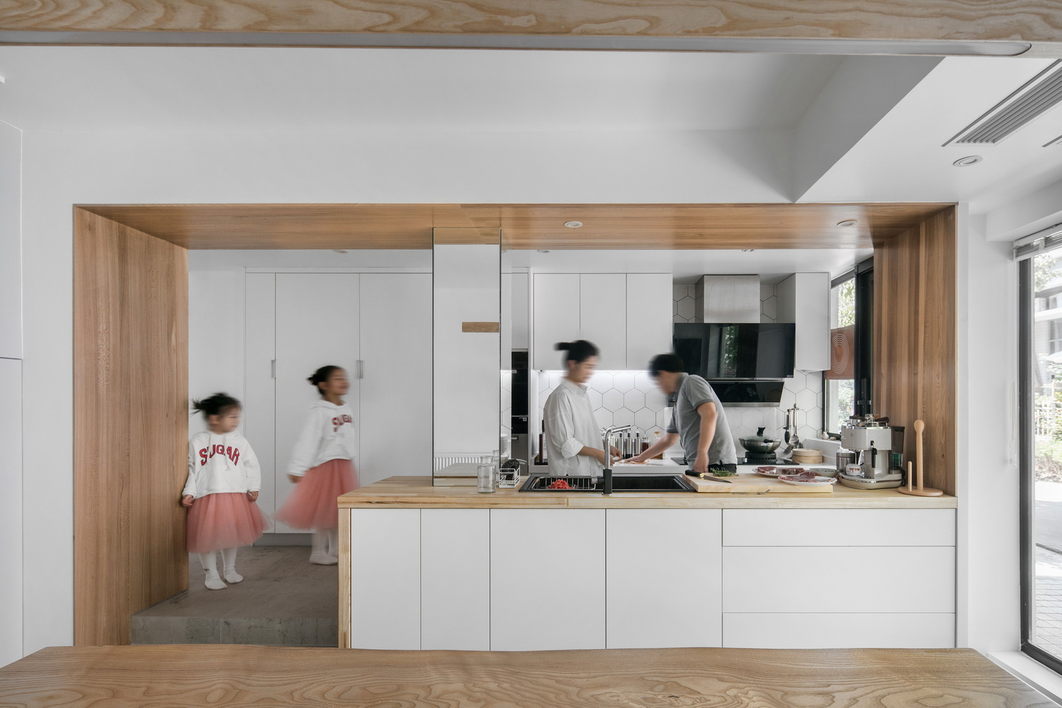 Ngôi nhà 260m² tại Thượng Hải được bố mẹ đầu tư cả khu vui chơi thu nhỏ cho 2 nàng công chúa - Ảnh 11