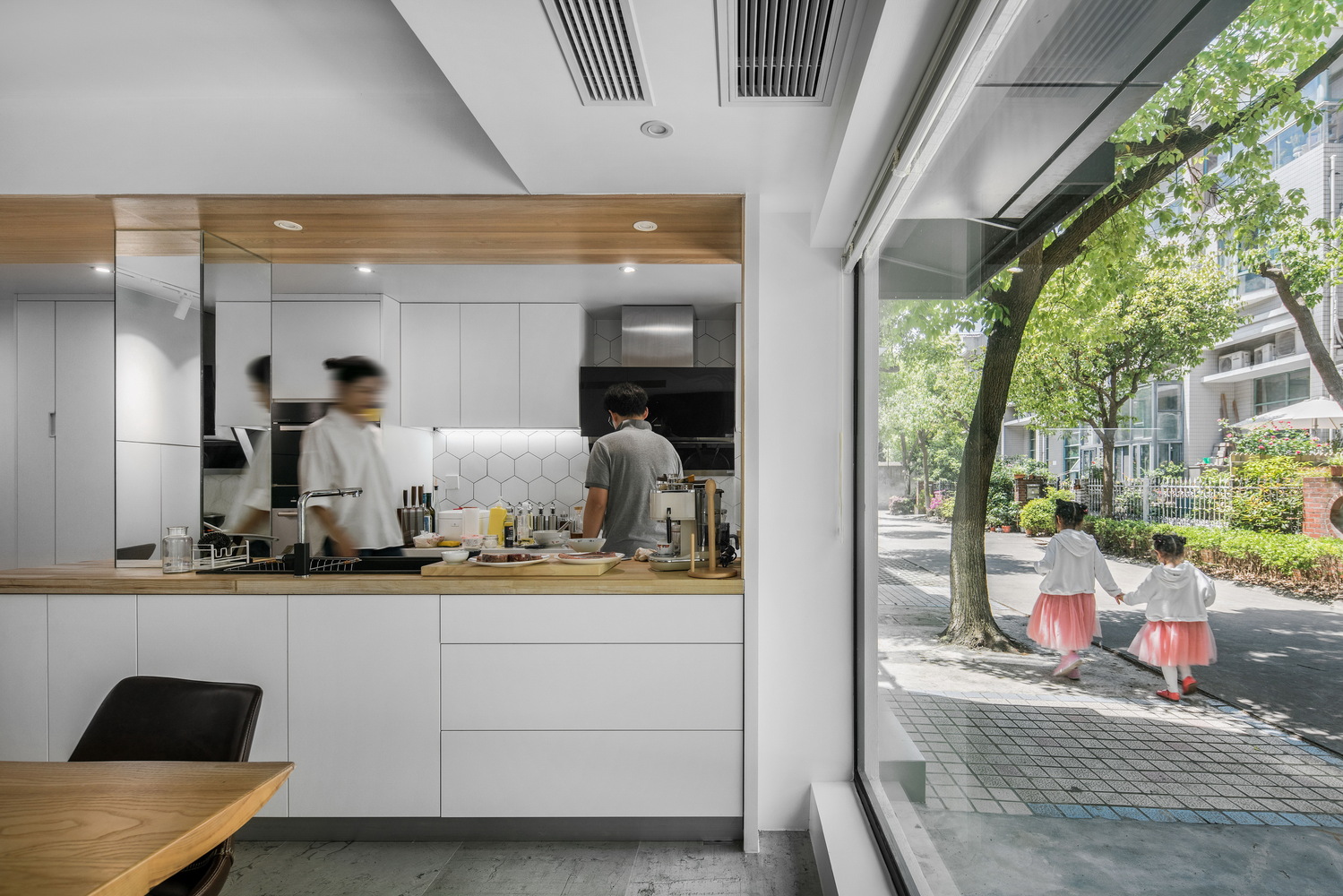 Ngôi nhà 260m² tại Thượng Hải được bố mẹ đầu tư cả khu vui chơi thu nhỏ cho 2 nàng công chúa - Ảnh 2