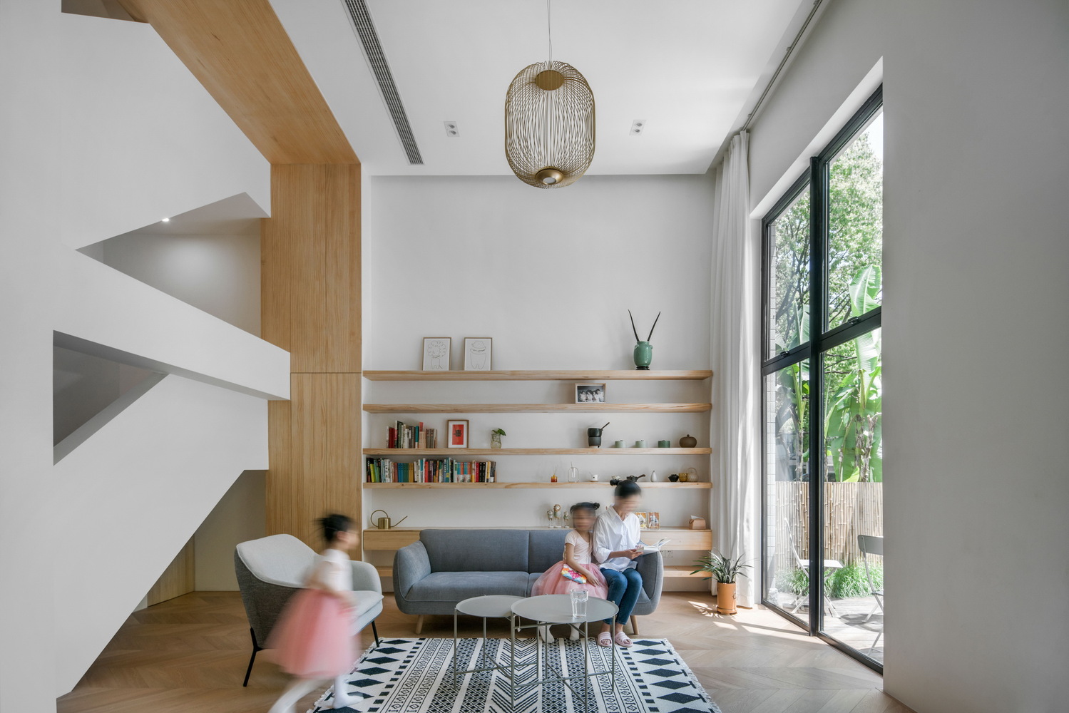 Ngôi nhà 260m² tại Thượng Hải được bố mẹ đầu tư cả khu vui chơi thu nhỏ cho 2 nàng công chúa - Ảnh 3