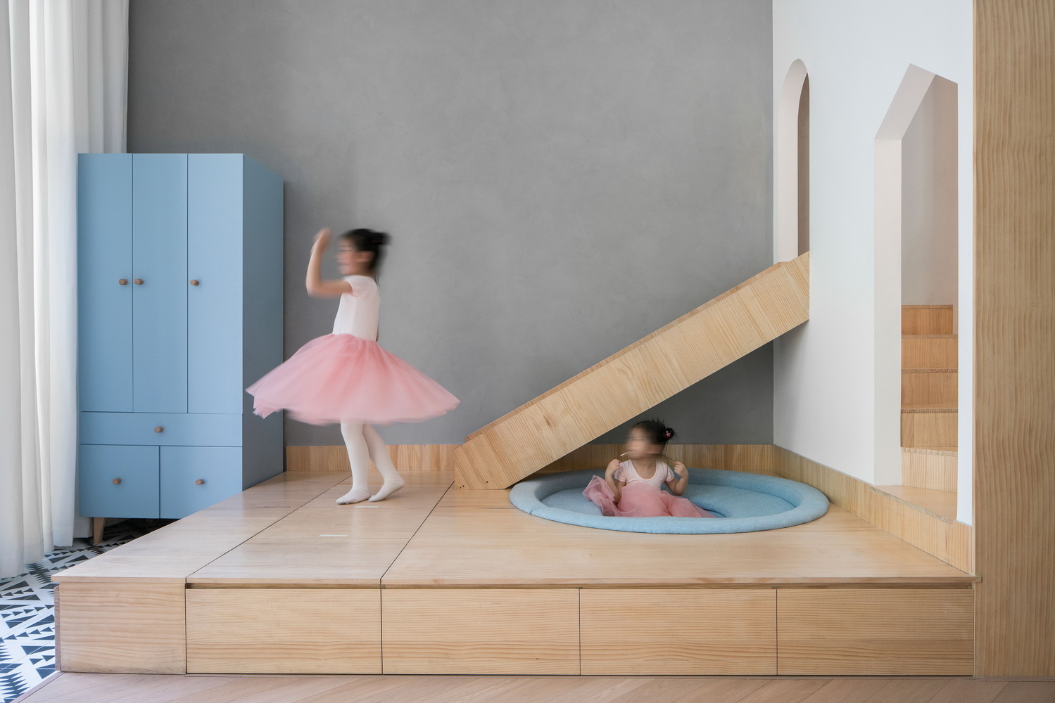 Ngôi nhà 260m² tại Thượng Hải được bố mẹ đầu tư cả khu vui chơi thu nhỏ cho 2 nàng công chúa - Ảnh 8