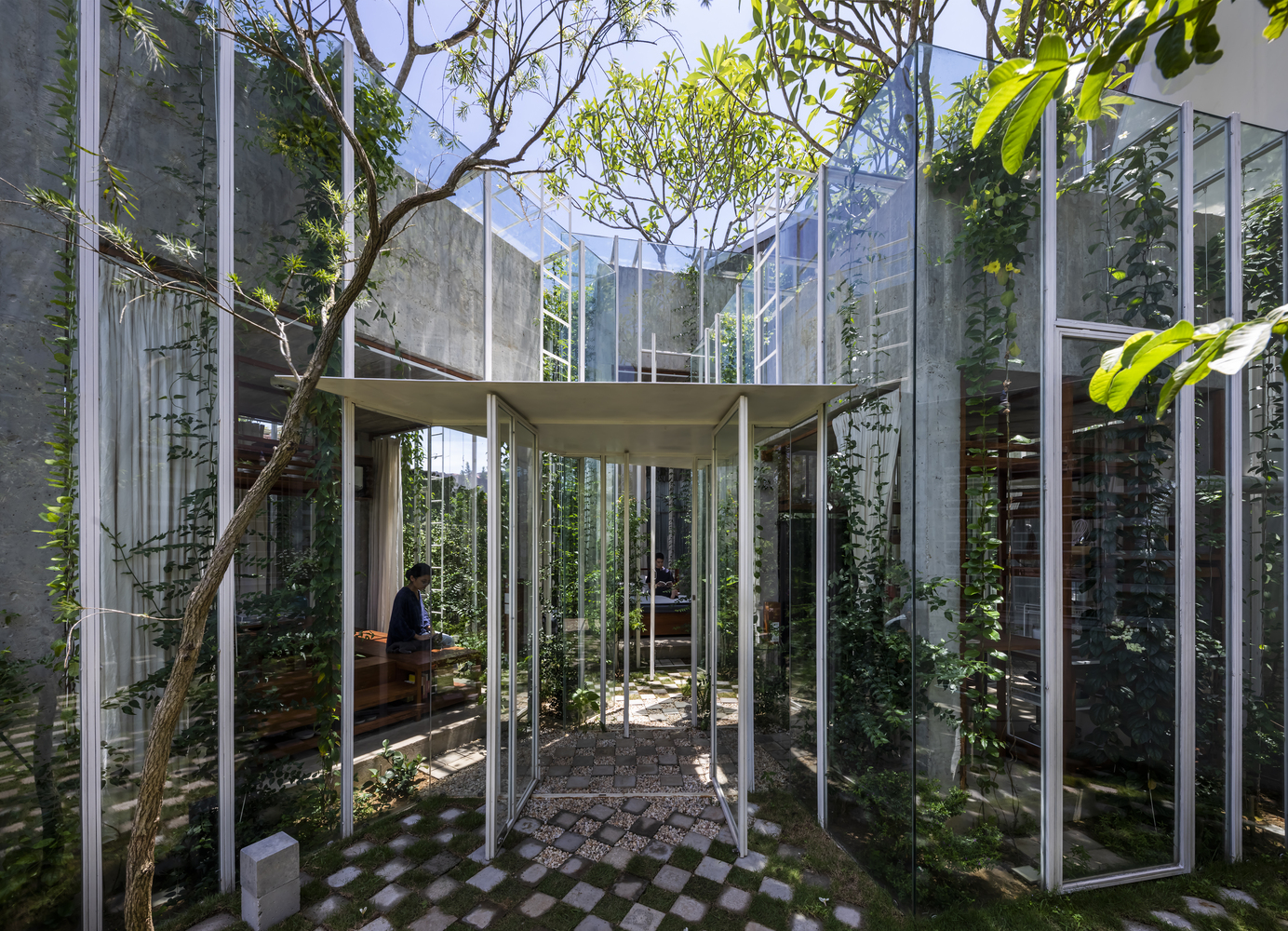 Labri House, ngôi nhà an yên như “khu rừng thu nhỏ” của cặp vợ chồng an dưỡng tuổi già tại Huế - Ảnh 7