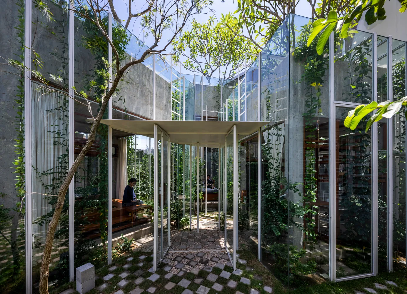 Labri House, ngôi nhà an yên như “khu rừng thu nhỏ” của cặp vợ chồng an dưỡng tuổi già tại Huế - Ảnh 7