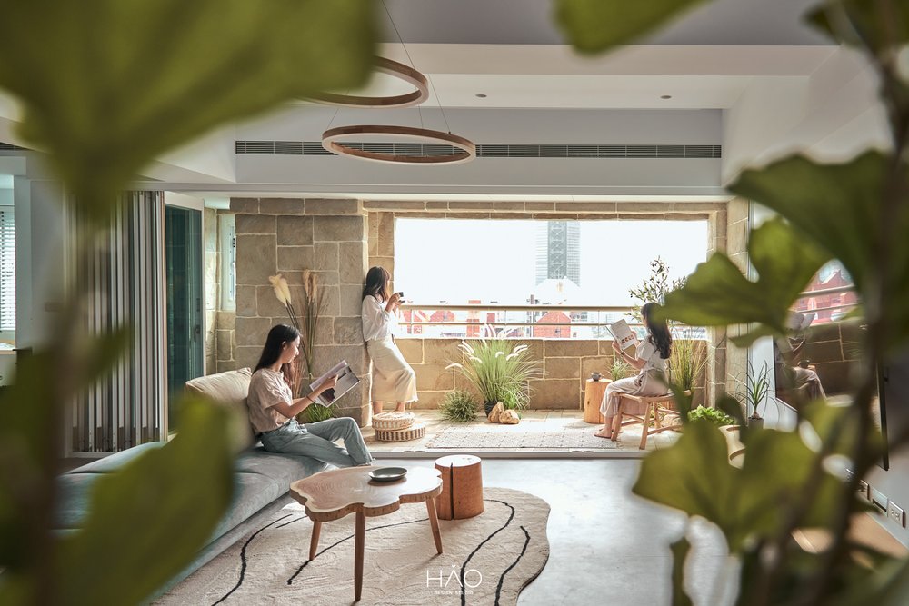 Cải tạo căn hộ nhẹ nhàng với logia xinh xắn, góc nào cũng 
