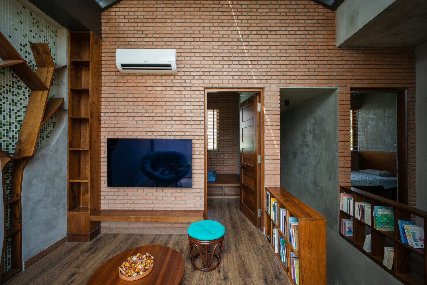 ZIP House, ngôi nhà Đồng Nai kết hợp hài hòa gạch thô, kính và bê tông cho vẻ đẹp tối giản nhưng ấm  - Ảnh 10