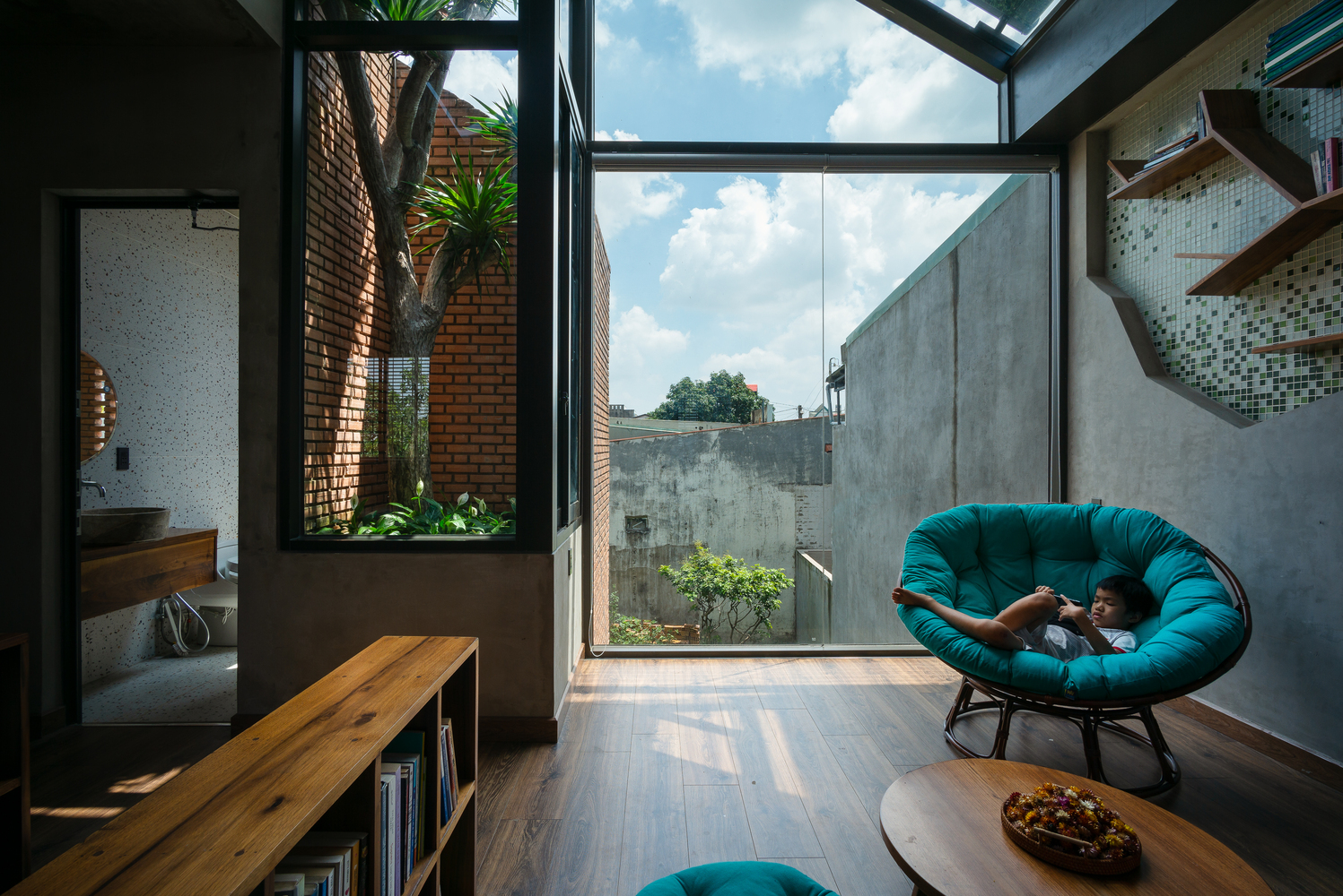 ZIP House, ngôi nhà Đồng Nai kết hợp hài hòa gạch thô, kính và bê tông cho vẻ đẹp tối giản nhưng ấm  - Ảnh 11