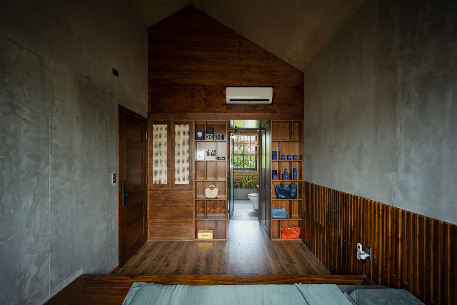 ZIP House, ngôi nhà Đồng Nai kết hợp hài hòa gạch thô, kính và bê tông cho vẻ đẹp tối giản nhưng ấm  - Ảnh 12