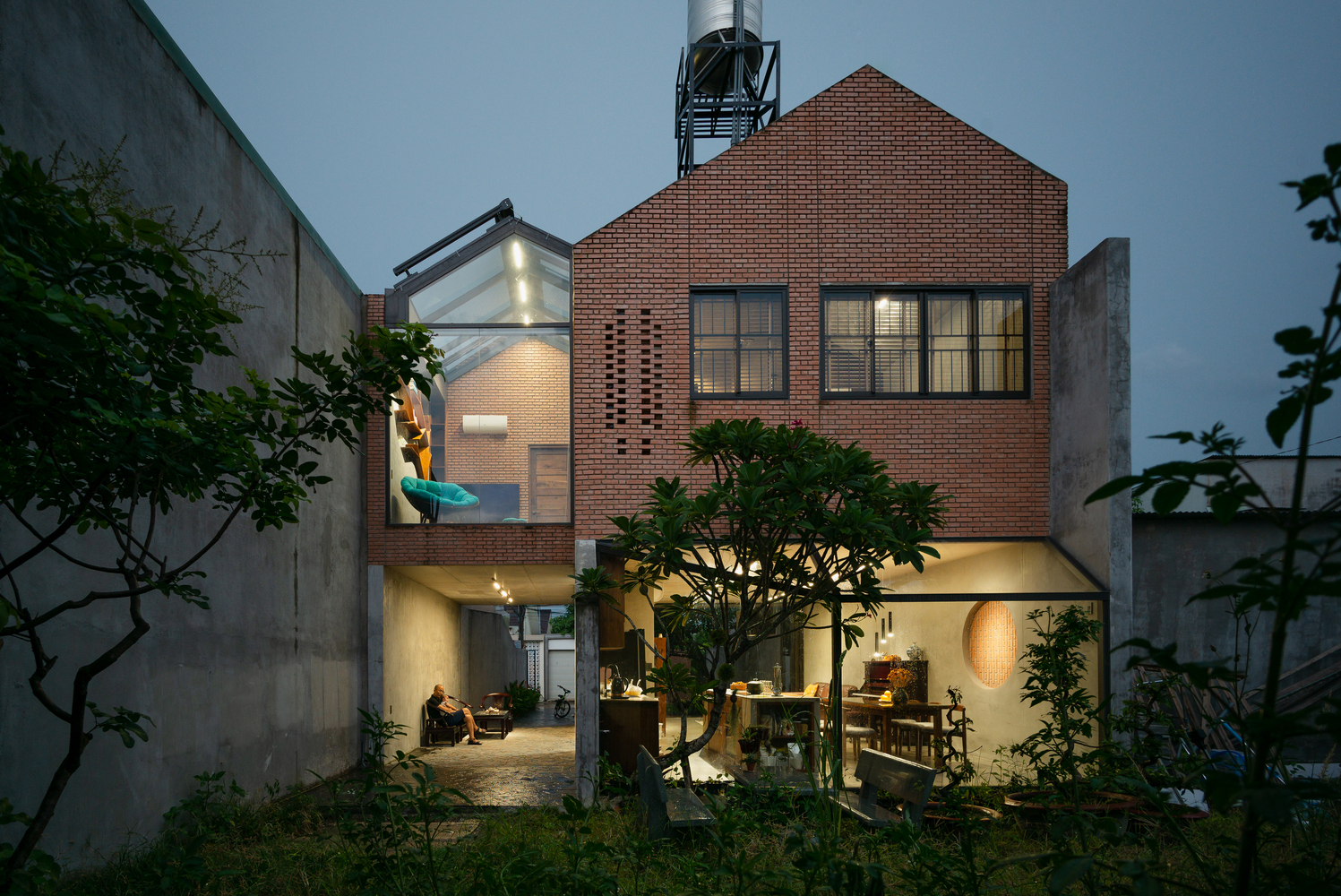 ZIP House, ngôi nhà Đồng Nai kết hợp hài hòa gạch thô, kính và bê tông cho vẻ đẹp tối giản nhưng ấm  - Ảnh 16