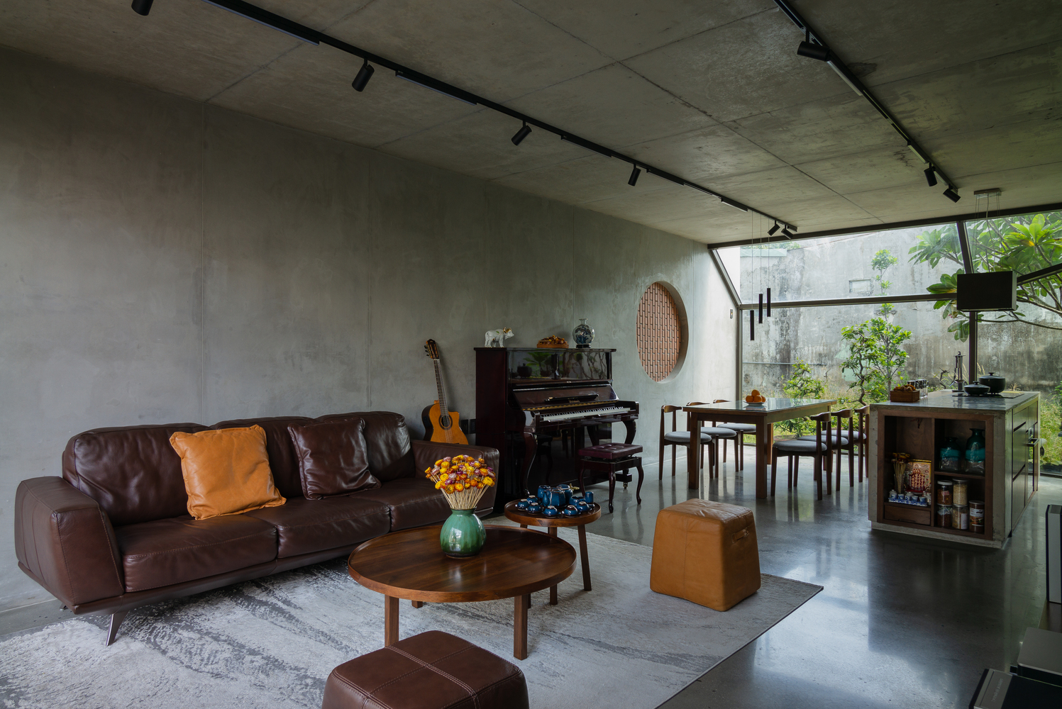 ZIP House, ngôi nhà Đồng Nai kết hợp hài hòa gạch thô, kính và bê tông cho vẻ đẹp tối giản nhưng ấm  - Ảnh 7