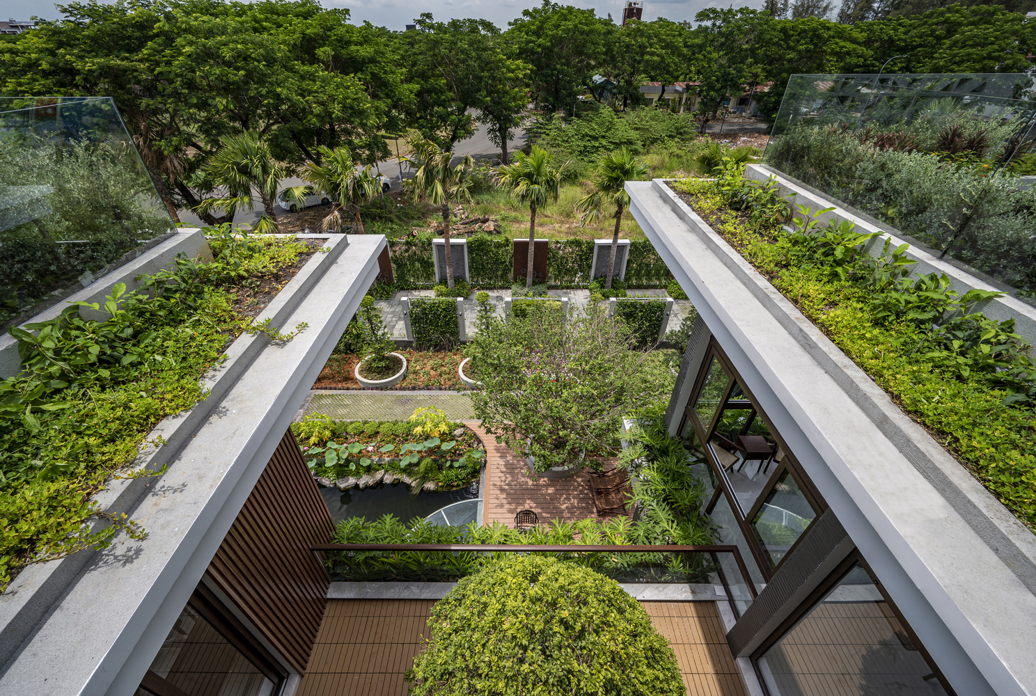 Biệt thự Cần Thơ 1800m² sang chảnh mà gần gũi, thu hút người nhìn nhờ khu vườn mướt xanh như ngọc - Ảnh 10