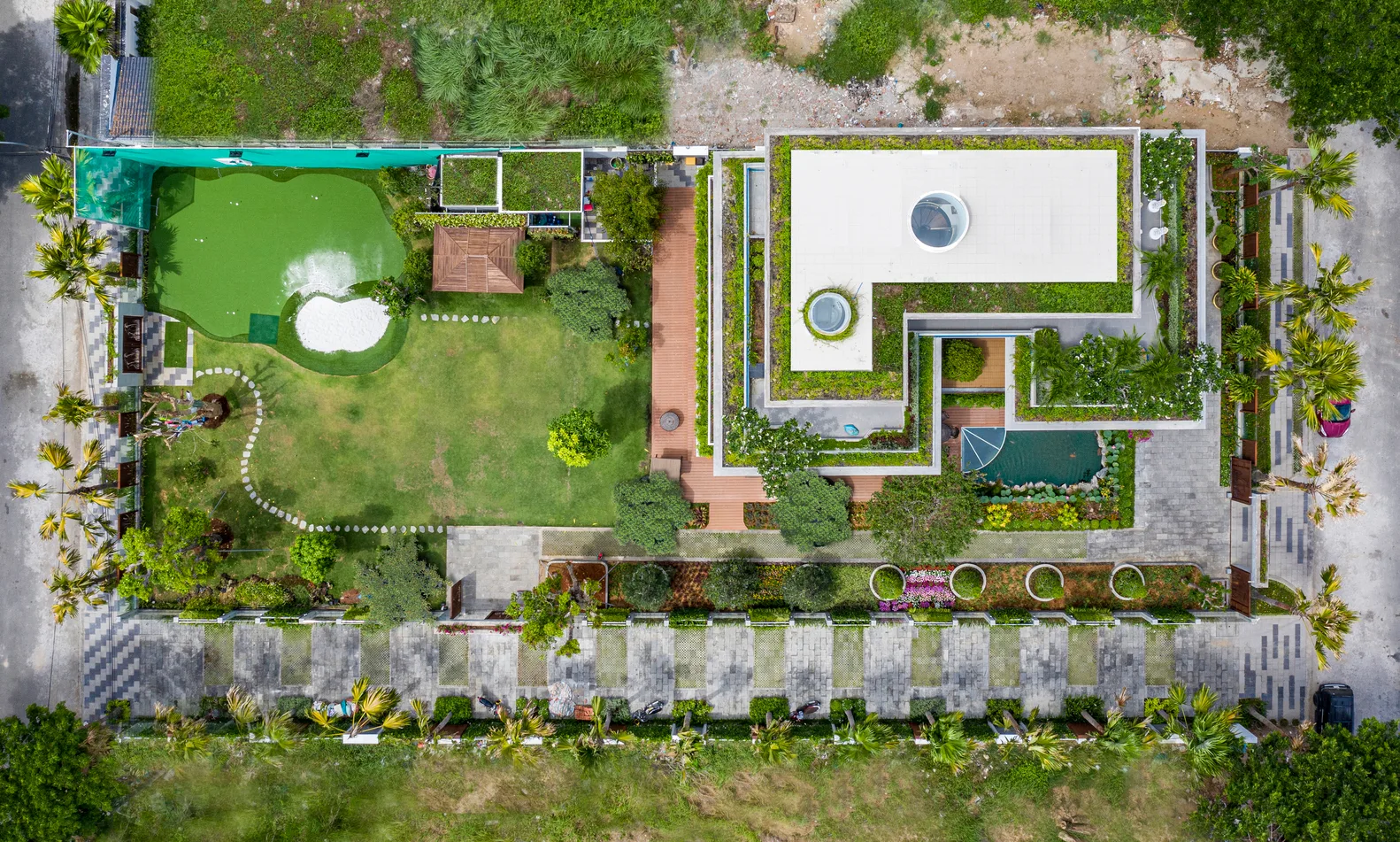 Biệt thự Cần Thơ 1800m² sang chảnh mà gần gũi, thu hút người nhìn nhờ khu vườn mướt xanh như ngọc - Ảnh 2