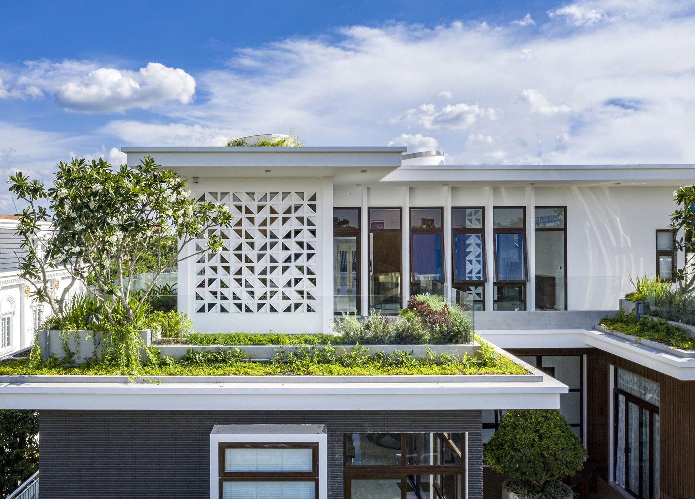 Biệt thự Cần Thơ 1800m² sang chảnh mà gần gũi, thu hút người nhìn nhờ khu vườn mướt xanh như ngọc - Ảnh 20