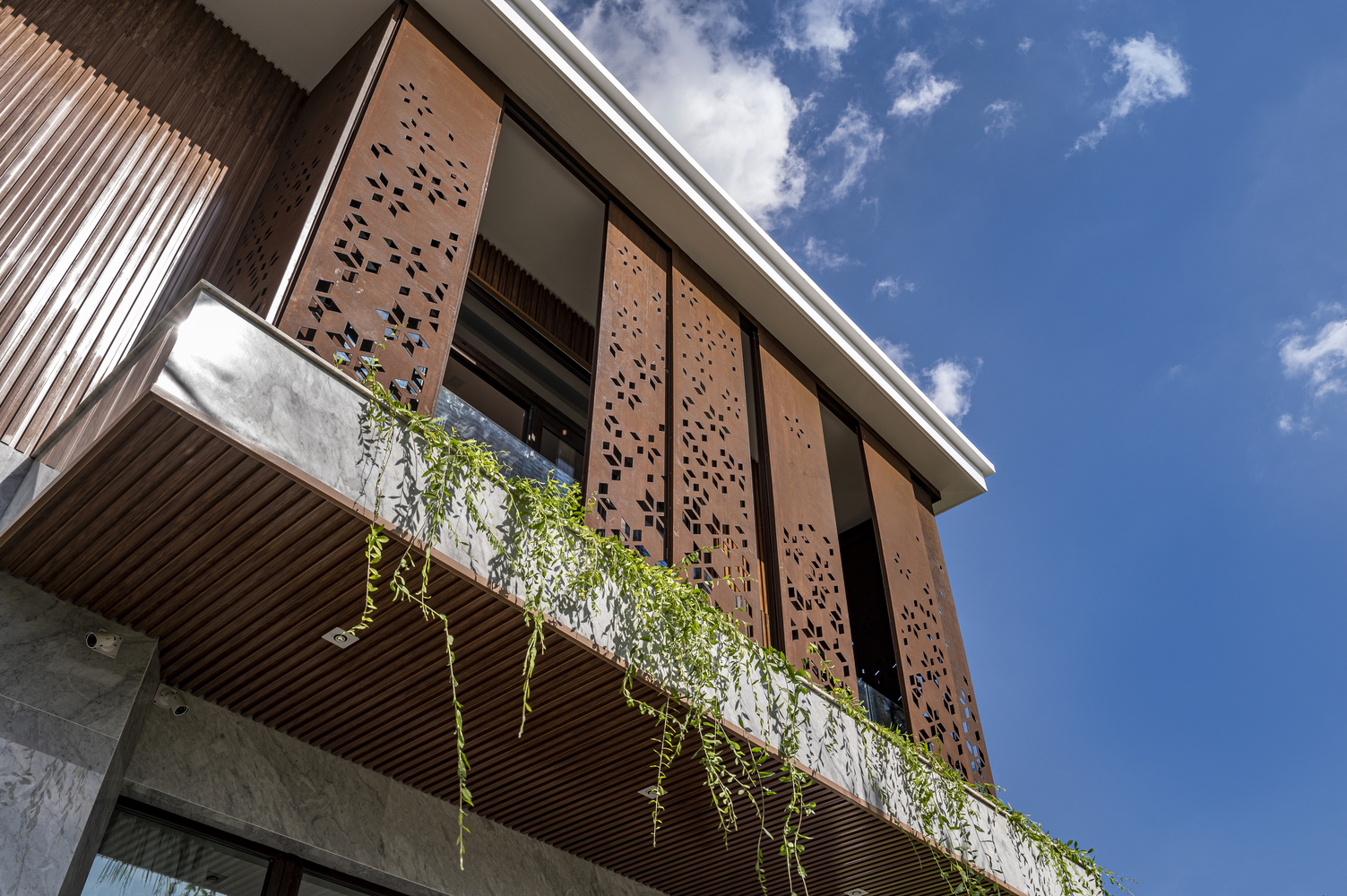 Biệt thự Cần Thơ 1800m² sang chảnh mà gần gũi, thu hút người nhìn nhờ khu vườn mướt xanh như ngọc - Ảnh 6