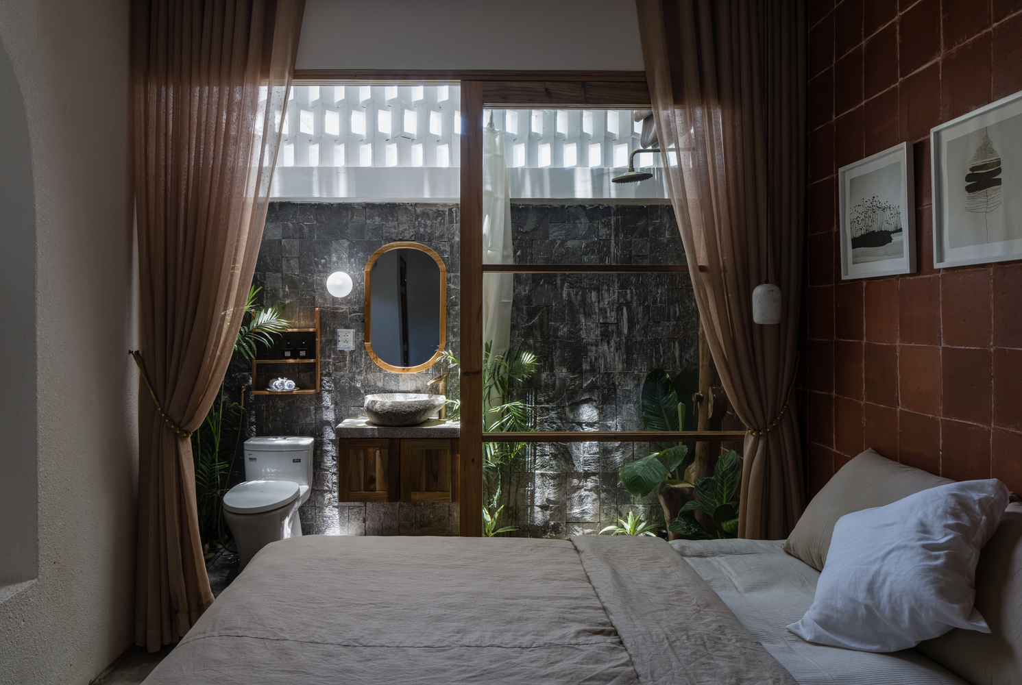 Ngôi nhà xứ Huế mộng mơ với ban công và sân thượng rợp bóng cây xanh, góc nào cũng chill hết nấc - Ảnh 18