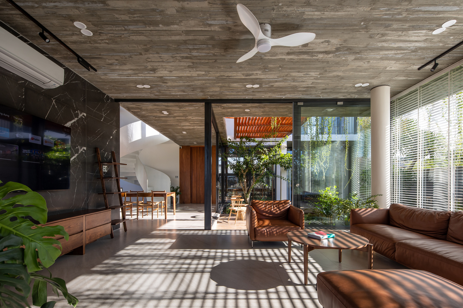 TA House, ngôi nhà xứ Huế ngập tràn ánh nắng, gió trời và cây xanh tươi mát suốt bốn mùa - Ảnh 6