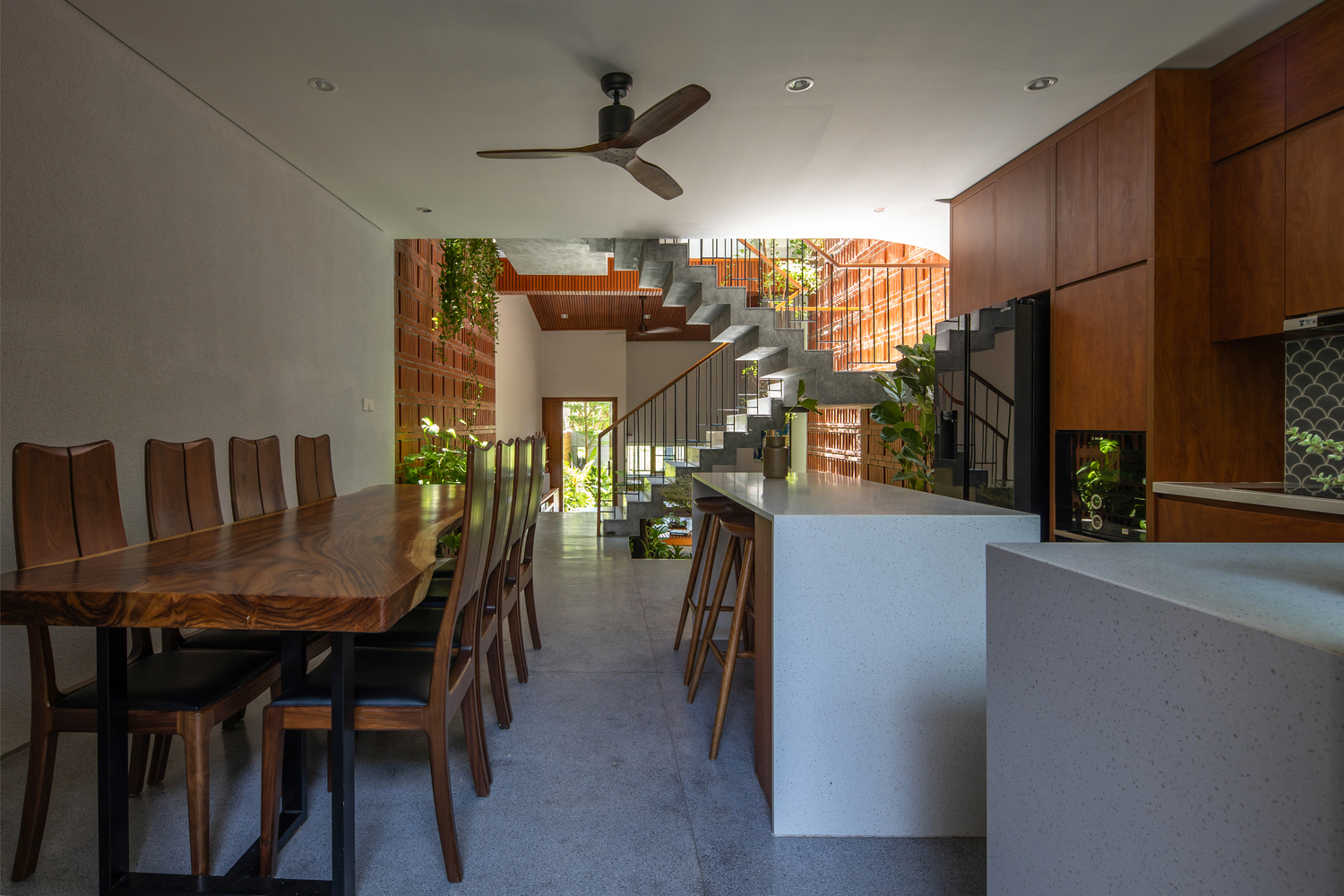 Folding House, ngôi nhà ấn tượng tại Hà Nội lấy cảm hứng từ những nếp gấp của giấy - Ảnh 10