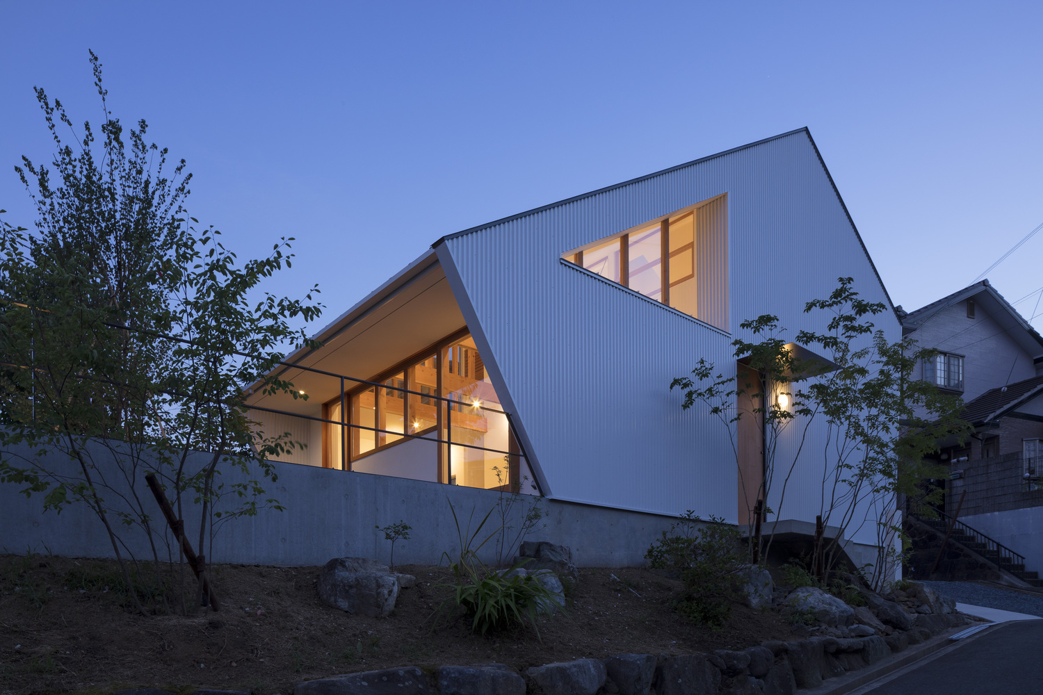 Ngôi nhà thiết kế theo phong cách tối giản nhưng xinh xắn và đa năng của gia đình trẻ người Nhật - Ảnh 15