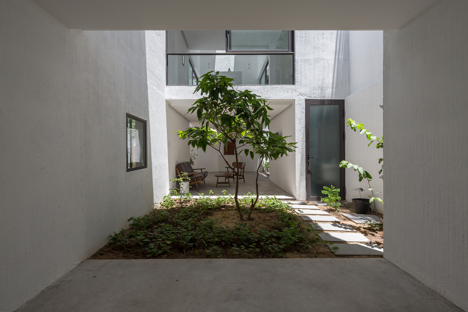 Mệ Loan's House, ngôi nhà Đà Nẵng thiết kế tối giản, hòa mình vào những khoảng không đầy gió và nắng - Ảnh 18