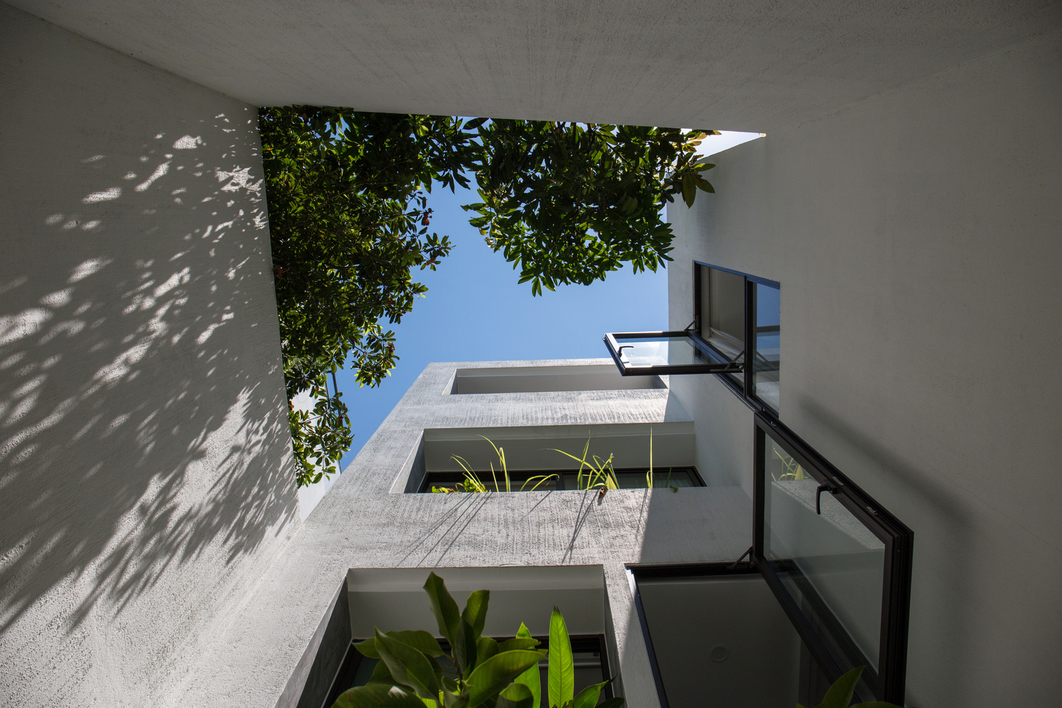 Mệ Loan's House, ngôi nhà Đà Nẵng thiết kế tối giản, hòa mình vào những khoảng không đầy gió và nắng - Ảnh 4