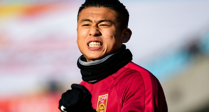 Tiền đạo đội tuyển Trung Quốc tự tin bắt bài đội tuyển Việt Nam