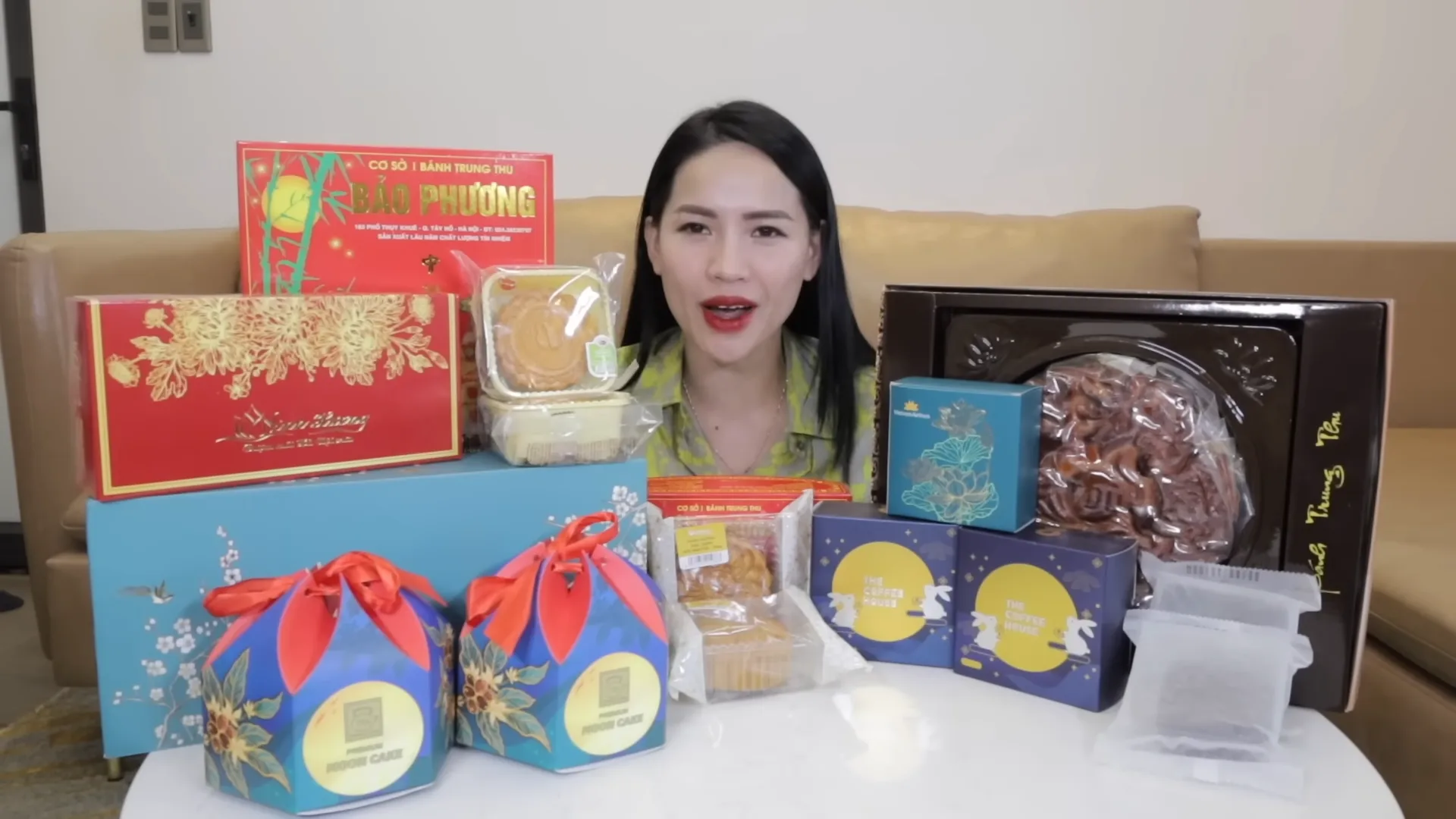 Đâu là tiệm bánh trung thu ở Hà Nội ngon nhất trong lòng chiến thần review Hà Linh - Ảnh 1