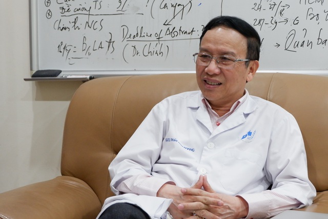 GS.TS Trần Hậu Khang, Chủ tịch Hội Da liễu Việt Nam, nguyên Giám đốc Bệnh viện Da liễu Trung ương.