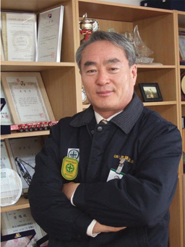 Cha ruột của Kim Tae Hee hiện đang là chủ tịch của Công ty vận chuyển quốc tế Hankook.