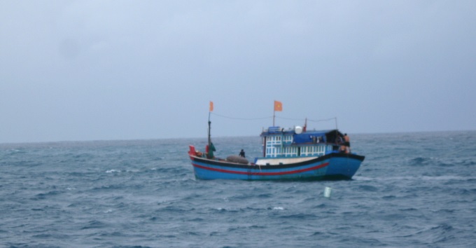 Nhảy xuống biển cứu bạn, sóng cuốn mất tích cả hai