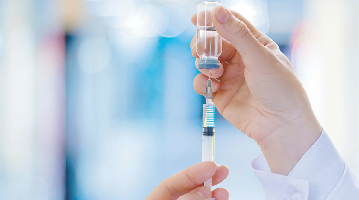 Nữ nhân viên y tế Mỹ sốc phản vệ sau khi tiêm vaccine Pfizer