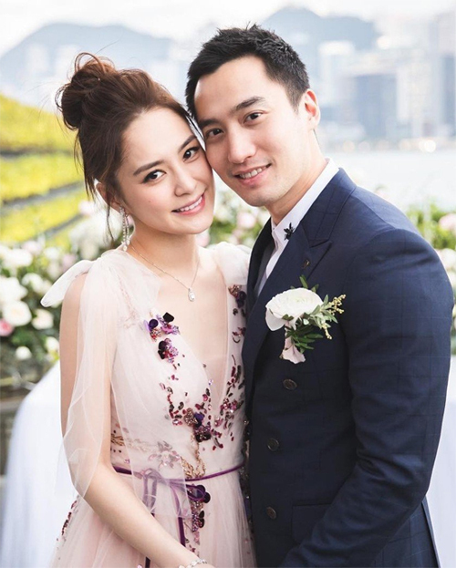 Chung Hân Đồng là người chủ động ly hôn trước vì cô không yêu chồng.
