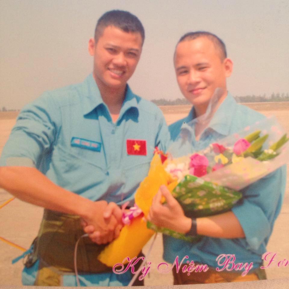 Nguyễn Phi Long tính xởi lởi, trẻ con hơn nên thường được anh trai Nguyễn Long Phi quan tâm, chăm sóc.