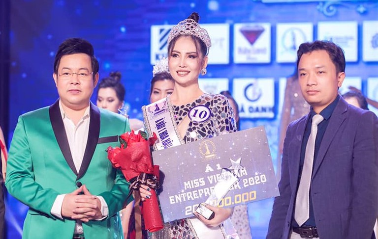 Cuộc thi Hoa hậu Doanh nhân sắc đẹp Việt 2020 còn bị thí sinh tố lừa đảo, mua giải.