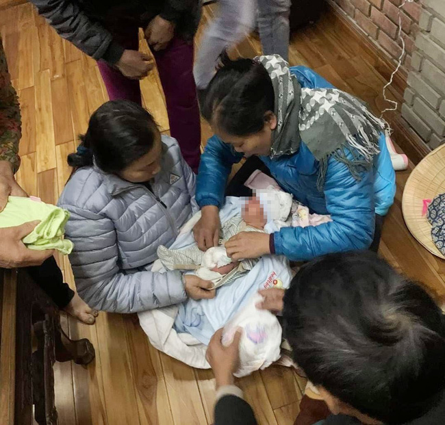 Tình hình sức khỏe của bé trai sơ sinh hiện bình thường và đang được các tăng ni trong chùa chăm sóc.