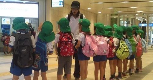 Trẻ em Nhật Bản được huấn luyện chịu lạnh từ nhỏ