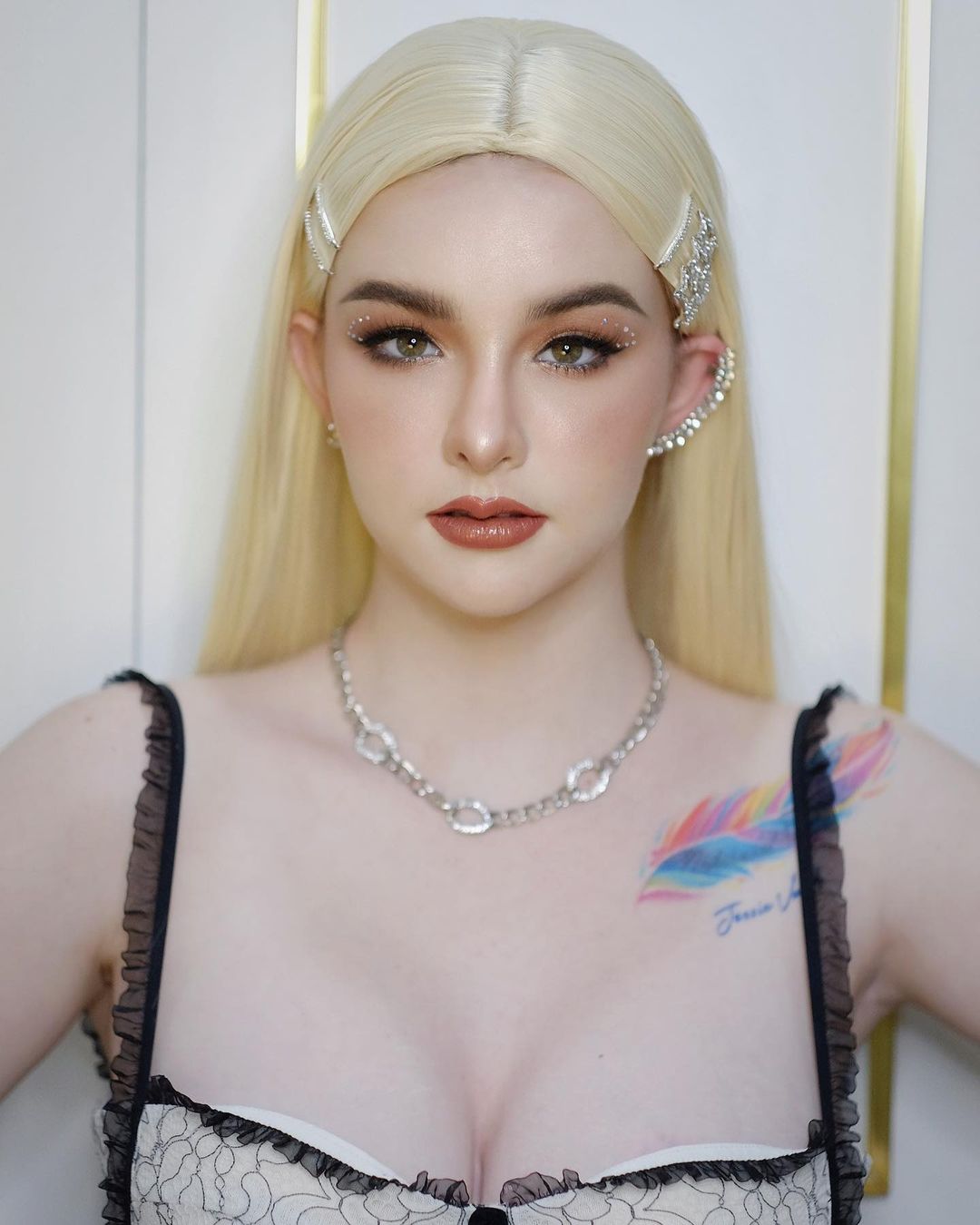 Jessie Vard hiện đang thử sức với nhiều phong cách nhau để thay đổi bản thân.