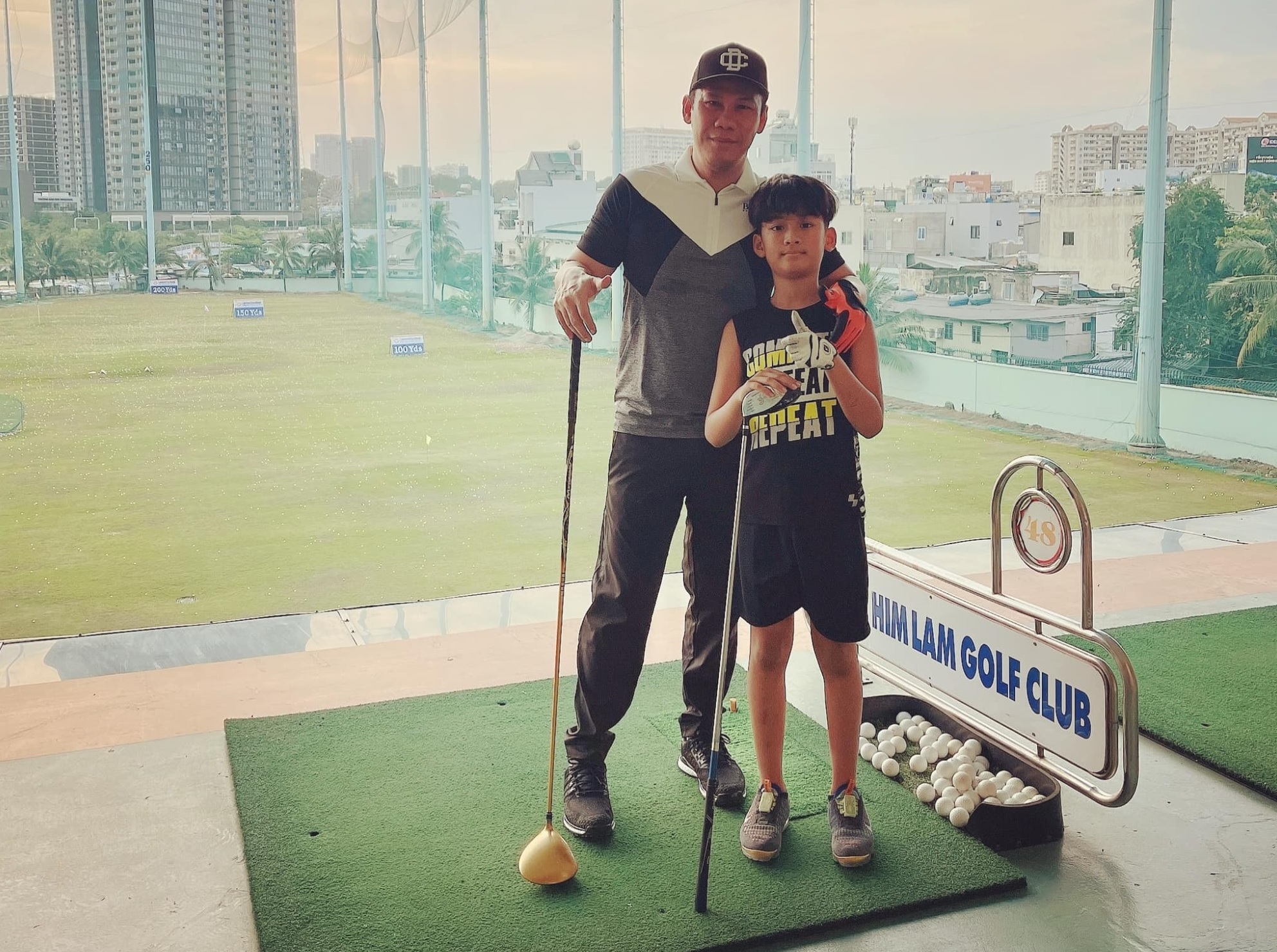 Con trai Lệ Quyên mới 9 tuổi đã đánh golf chuyên nghiệp như người lớn